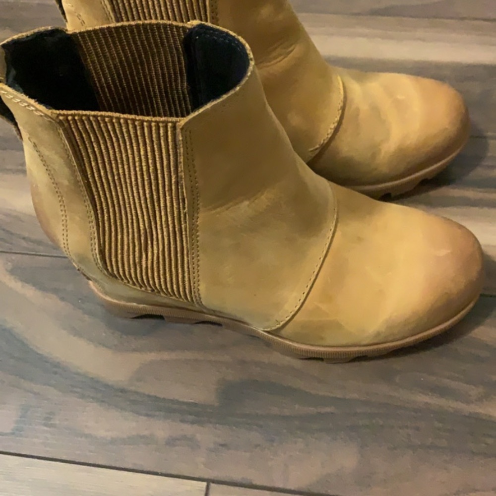 Joan of Arctic wedge boots size 6 💕